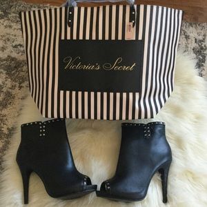 Victoria’s Secret tote bag